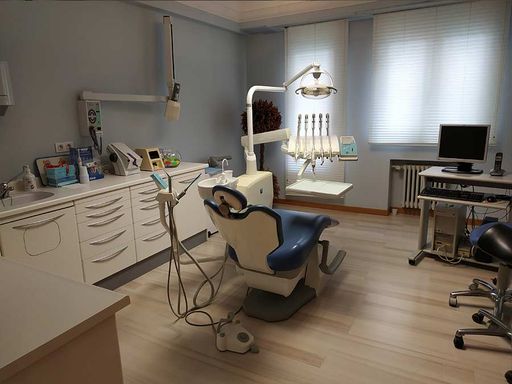 Clínica Dental José Mª Valdivieso interior de consultorio dental