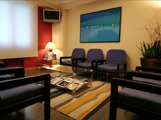 Clínica Dental José Mª Valdivieso sala de espera